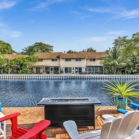Heated Pool, Yard, Laundry, Kayaks, Bbq, Kitchen Appartement